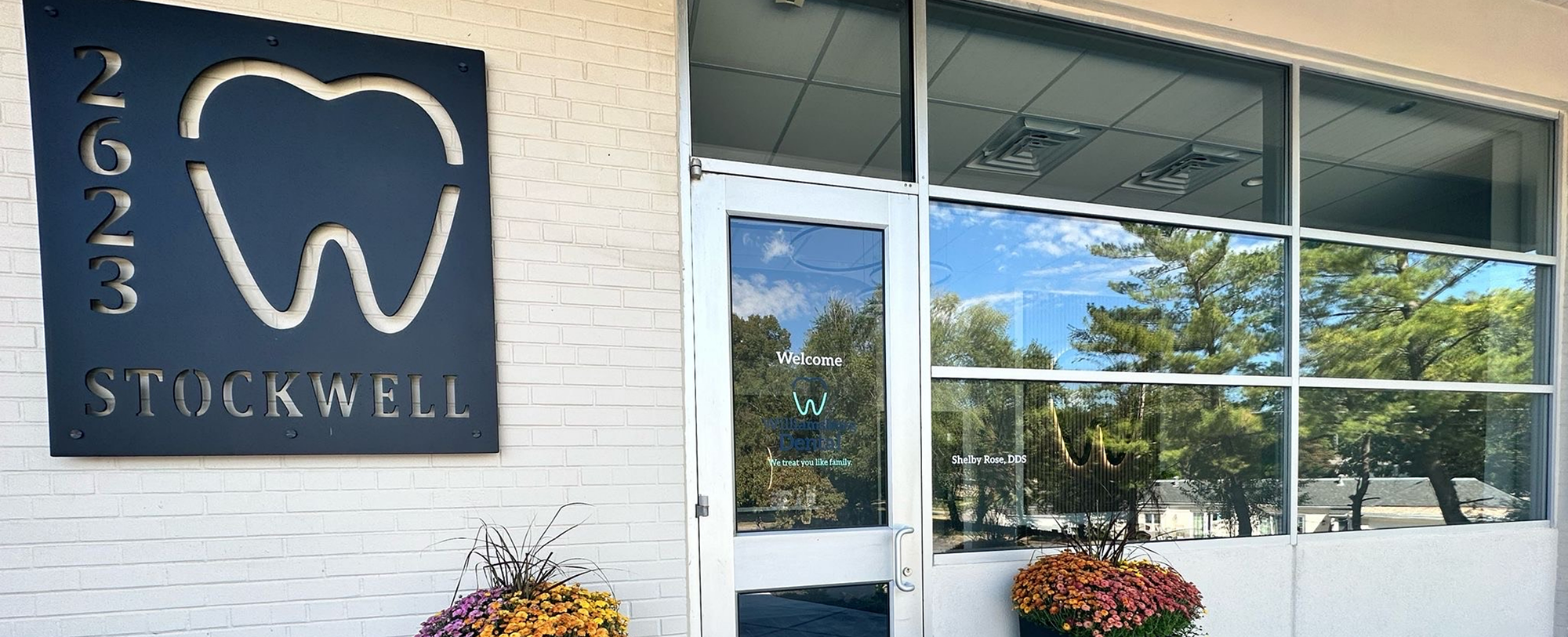Front of Williamsburg Dental Stockwell dental office