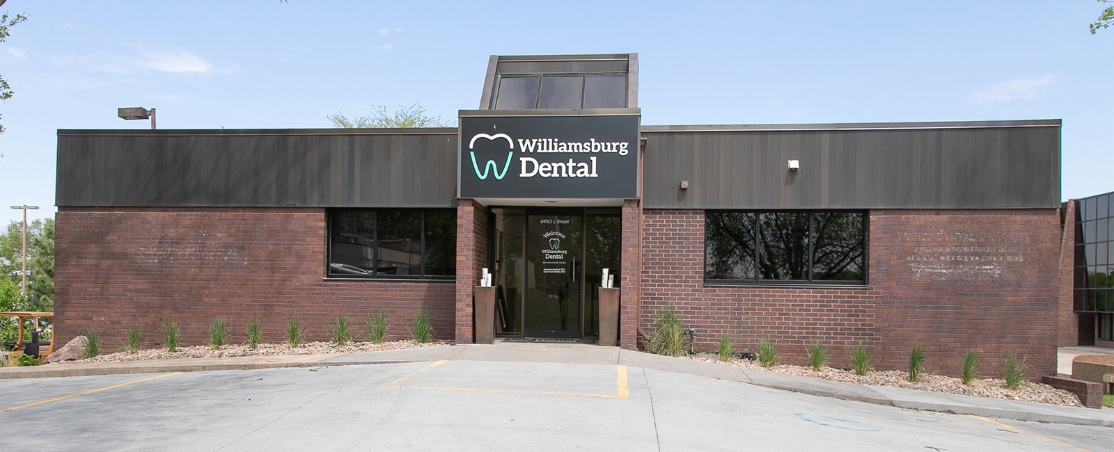 Outside view of Williamsburg Dental East Lincoln dental office building