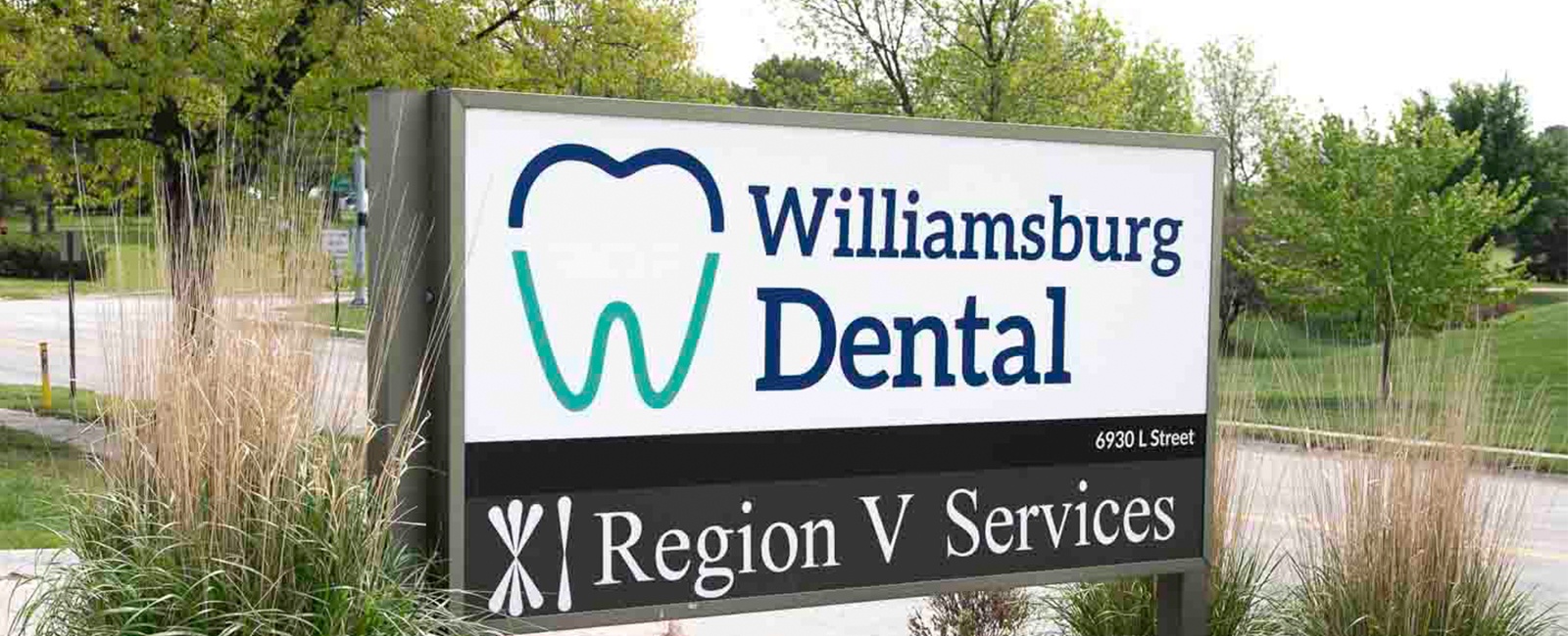Williamsburg Dental office sign by road