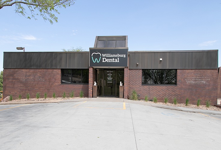 Outside view of Williamsburg Dental East Lincoln
