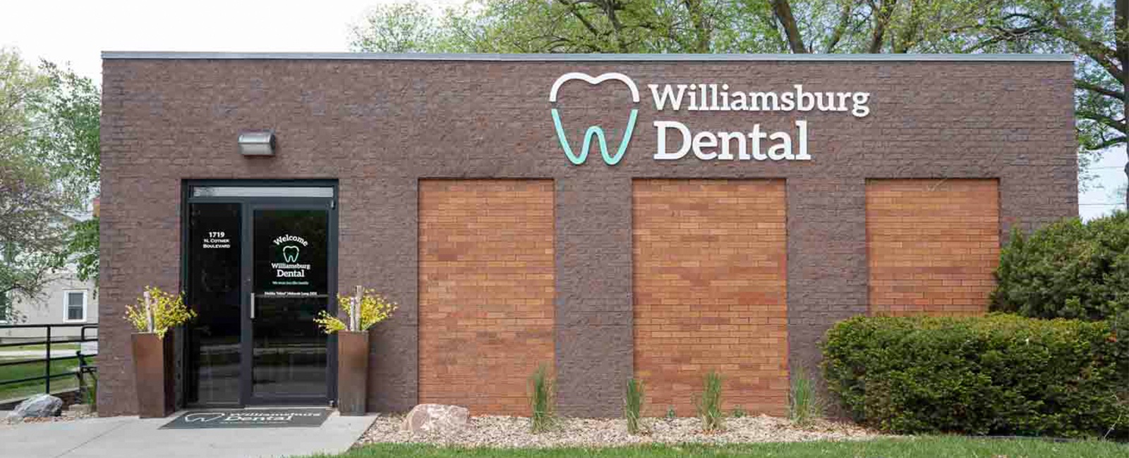 Outside view of Williamsburg Dental Northeast Lincoln dental office building