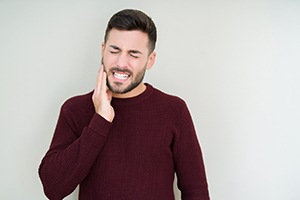 man in pain needing to understand the cost of root canal in Lincoln