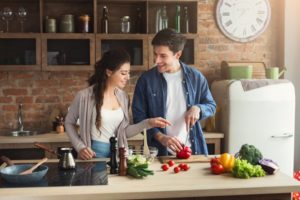 couple eating foods to fight gum disease